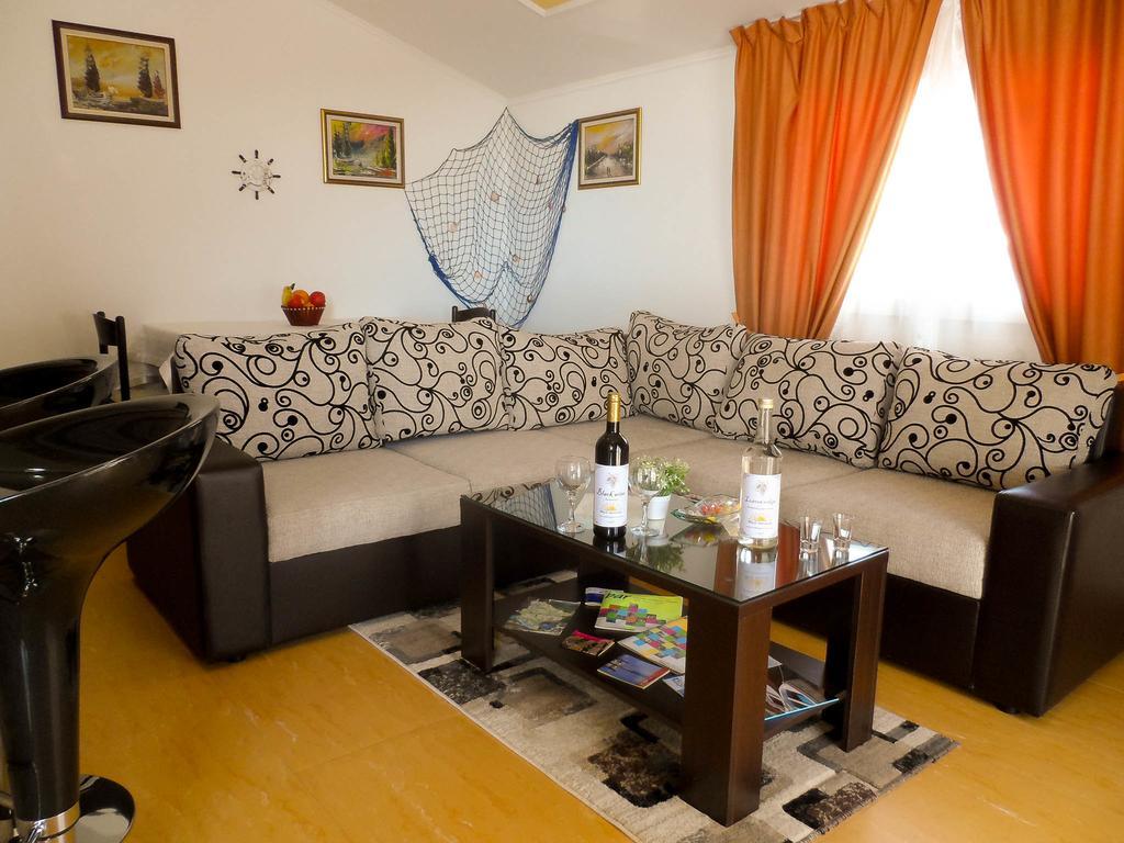 אוטייהא Apartments Miles מראה חיצוני תמונה